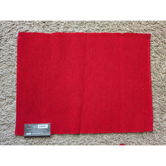 4 NWT Threshold Placemat Machine Washable 14X19in Cotton Red Metallic Christmas - Picture 7 of 9